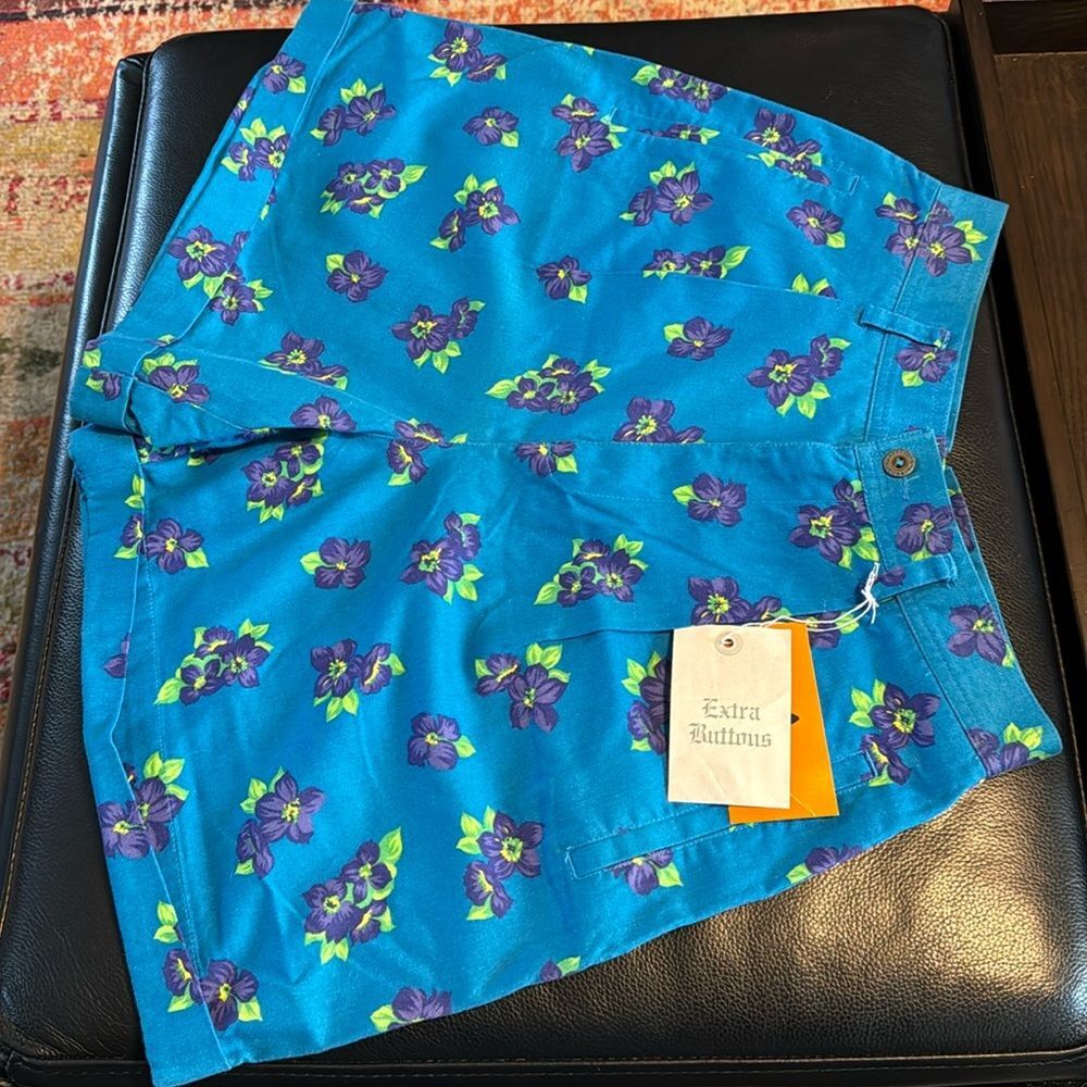 LIZSPORT New High Waisted Pleated Floral Cotton Shorts - Picture 6 of 9